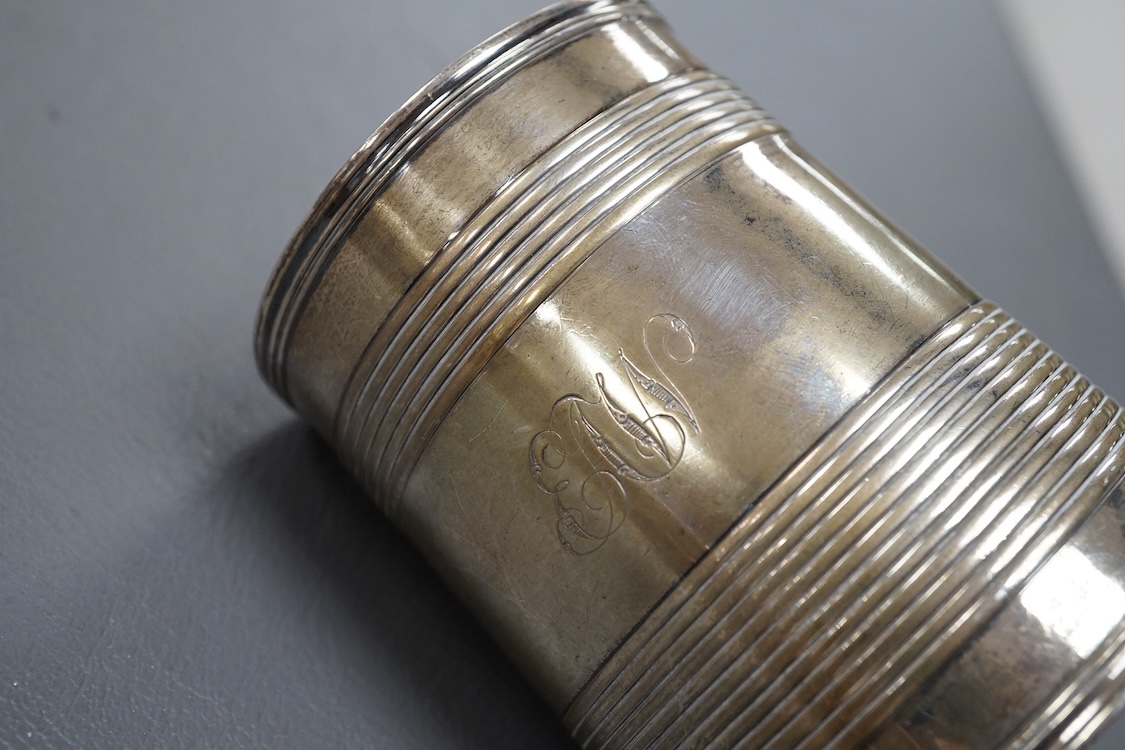 An early 19th century reeded silver christening mug by Eames & Barnard, London, marks rubbed, height 85mm, 4.9oz.